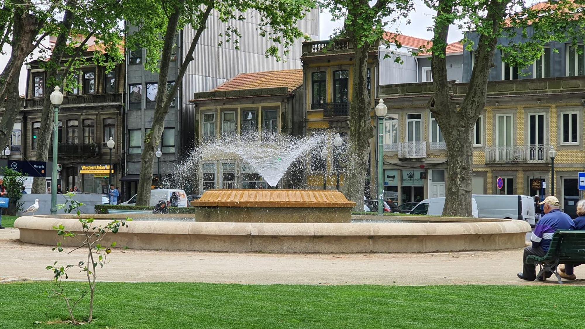 Downtown Porto With Parking Next To Subway Lägenhet Exteriör bild